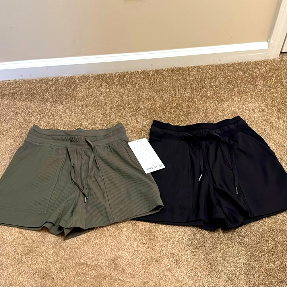 Lululemon Dance Studio HR Shorts 3.5” Women’s Size 2 NWT